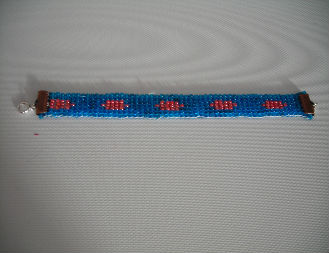 Bracelet azuréen bleu et rouge fin, élégant et funky
